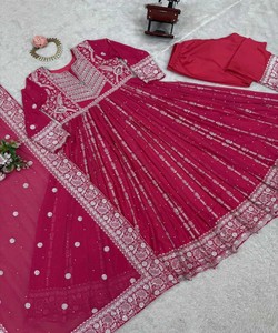 Salwar Kameez Moderno con Hilo de Seda Georgette, Lentejuelas, Remaches y Bordado Moti, Prenda Étnica para Fiestas - Product Image 3