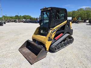 Chargeuse compacte sur chenilles ASV RT30 d'occasion avec godet pour travaux agricoles et de construction - Product Image 2