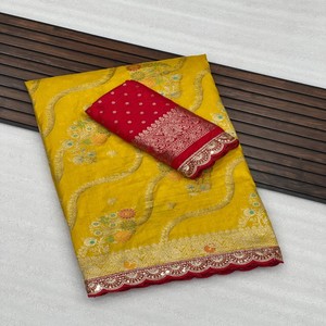 Rich Designer Dola Silk Saree en textura suave y fluida con tejido tradicional Meenakari y adornado Zari Pallu - Product Image 2