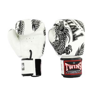 Guantes de Boxeo Profesionales Hechos a Medida, de Cuero Vacuno Genuino Twins, con Diseño de Logotipo para Kick Boxing - Product Image 1