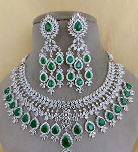 ชุดสร้อยคอเพทายสุดหรูพร้อมต่างหูสำหรับงานแต่งงานงานหมั้นสำหรับผู้หญิง - Product Image 5