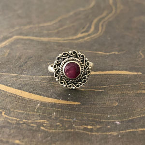 Anillo de Rubí Romántico Estilo Boho de Diseñador (2.5 Gramos), Piedra Natural de Alta Calidad con Engaste en Bisel, Chapado en Oro Puro para Uso Diario para Hombres - Product Image 1