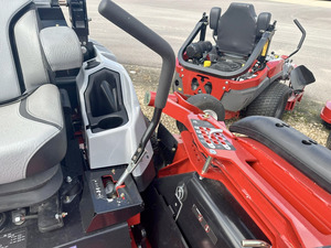 Tondeuse à gazon sans fil autopropulsée Exmark LZS88CDYM96RW0 2025 avec hauteur de coupe de 1000 mm, conception rotative, poignée télescopique/pliable - Product Image 3