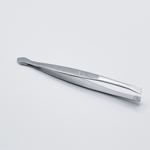 Pinzas profesionales para cejas con punta inclinada en acabado pulido - Product Image 3