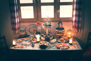 Support à gâteau en bois poli, fabriqué à la main, personnalisable, design de style Ins, fêtes d'anniversaire, plateau de service en métal PC, gâteaux, aliments - Product Image 4