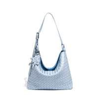 Sac à bandoulière bleu marine pour femme, style hobo, avec breloque étoile tissée, détails anneau métallique, forme souple, taille moyenne, usage quotidien, vente en gros