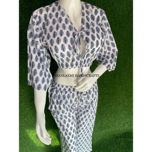 Vente en gros de tuniques en coton à imprimé floral indien pour femmes ensembles de hauts Style bohème avec nœud sur le devant et manches ballons - Product Image 2