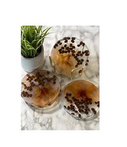 Hermoso juego de posavasos de resina hechos a mano para decoración del hogar, elaborados con material duradero, ideales para regalar. - Product Image 1