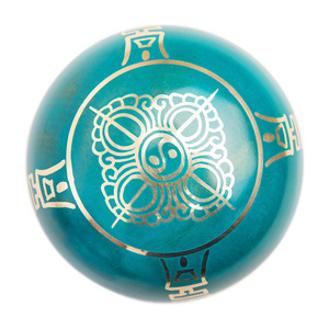 Bol chantant en laiton antique de 4 pouces fabriqué à la main imprimé sur mesure Chakra arc-en-ciel sculpté équilibrage méditation son ensemble de guérison en métal - Product Image 5