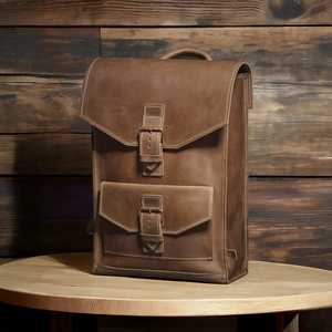 กระเป๋าเป้สะพายหลังเดินทางลำลองคุณภาพดีที่สุด สำหรับทุกเพศ น้ำหนักเบา ทนทาน หนังแท้ ปิดด้วยซิปและตัวล็อค ความจุ 20-36 ลิตร สไตล์ร็อค - Product Image 1