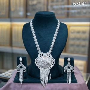 Magnifique collier statement en filigrane plaqué or avec accents de paon, franges à pampilles et boucles d'oreilles assorties 63040 - Product Image 2