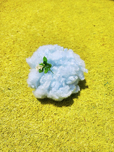 Fabricant de fibres discontinues de polyester recyclées 12Dx32mm HCS (creux conjugué siliconé) au Vietnam certifié ISO, OEKO et GRS - Product Image 5