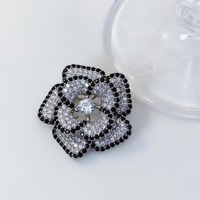 Bros Pin Bunga Kamelia Hitam Vintage Berhiaskan Rhinestone dari Paduan Logam, Perhiasan Pengantin untuk Tas Pesta atau Hadiah Anak-anak