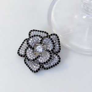 Broche de Aleación con Flor de Camelia Negra Vintage y Pedrería, Joyería Nupcial para Bolsos de Fiesta o Regalos Infantiles - Product Image 4