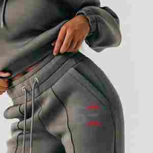 Fabricant sur mesure OEM Ensemble sweat-shirt à capuche 2 pièces et pantalon de jogging pour femmes - Product Image 4