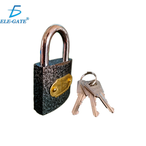 กุญแจเหล็กเสริมความแข็งแรงแบบตะขอเกี่ยวยาว พร้อมกระบอกทองเหลือง ขนาด 32 มม. แบบใช้กุญแจ - Product Image 1