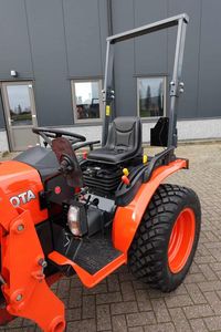 Tracteur agricole miniature Kubota B2650 4x4 HST 25 CV avec moteur automatique, chargeur frontal et roulements agricoles - Product Image 6