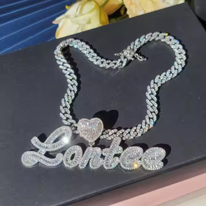 Elegante Colgante de Diamantes Moissanite Personalizado Estilo Hip Hop, Completamente Cubierto de Diamantes, Hecho a Mano para un Estilo y Elegancia Excepcionales - Product Image 4