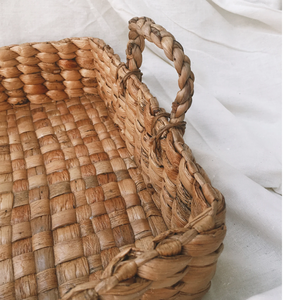 Plateaux en osier tissés à la main carrés en jacinthe d'eau du Vietnam avec poignée pour la décoration de la maison, de l'hôtel et du restaurant. - Product Image 5