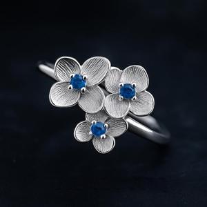 Anillo delicado de tres flores de tanzanita etérea, piedras azules violetas brillantes, diseño Floral elegante, joyería perfecta para uso diario - Product Image 1