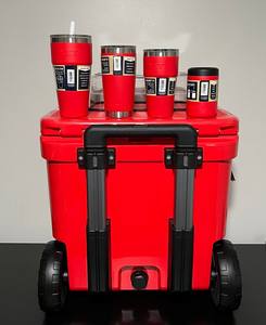 Nevera con Ruedas YETI Roadie 45L Original, Impermeable, Aislada, Edición Limitada Roja, Nueva con Etiqueta, 1 Año de Garantía - Product Image 6