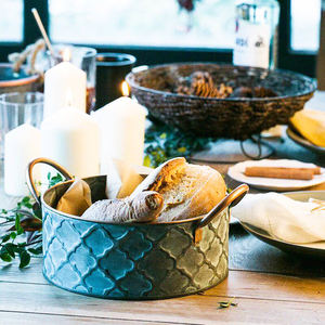 Bandeja de metal terminada única con mango de madera Bandeja para servir alimentos y bebidas a granel-Pedido mínimo de 100 piezas - Product Image 3