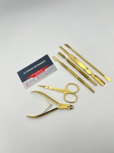 Set de Manicura y Pedicura Color Oro Plasma con Logotipo Personalizado, Tijeras para Cutículas de Acero Inoxidable, Cortaúñas, Empujador de Cutículas - Product Image 1