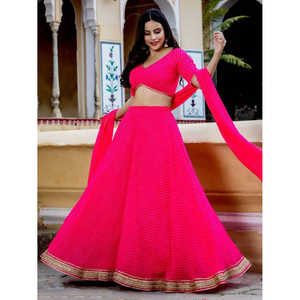 ชุดเลเฮนกาโชลีผ้าจอร์เจตต์พิมพ์ลายลาเฮริยาสีชมพูสวยงามสำหรับงานแต่งงาน - Product Image 3