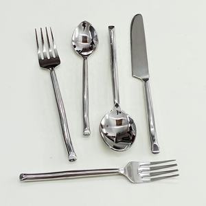 Ensemble de couverts en acier inoxydable plaqué argent avec poignée ronde au Design moderne avec cuillère, couteau et fourchette de luxe - Product Image 3