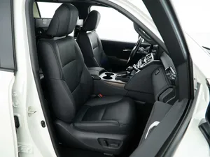 LAND CRUISER SERIE 300 2022, Bajo Kilometraje, Motor en Buen Estado, Transmisión Automática, Techo Panorámico, Luces, Listo para Enviar - Product Image 6