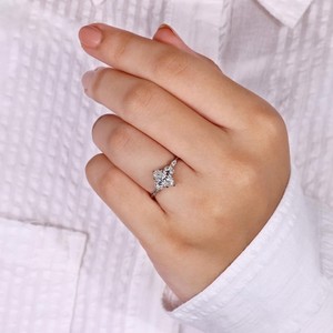 Bague de fiançailles élégante en diamant de laboratoire marquise 1 carat VVS2 F plaqué or rhodié 14 carats certifiée IGI personnalisable pour femme - Product Image 5