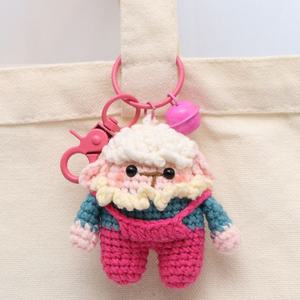 Muñeco de ganchillo hecho a mano, adorable, estilo Wind, con tirantes, acabado de lana, colgante de muñeco tejido, llavero de algodón hecho a mano - Product Image 4