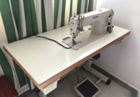 Machine à coudre industrielle à point droit simple aiguille JUKI DDL-8500 d'occasion pour vêtements