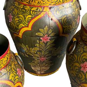 Urnas y Jarrones Decorativos de Metal Vintage - Product Image 4