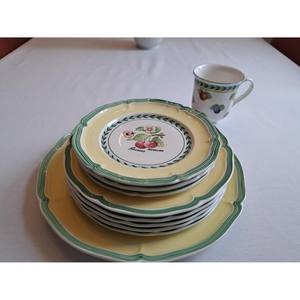 Assiette Moderne en Céramique et Porcelaine Écologique Faite à la Main, Couleur Blanc Buff et Vert, Unique et Magnifique, Compatible Lave-Vaisselle pour Table à Manger - Product Image 6