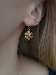 Pendientes de Aro Huggie con Circonita Color Champán, Plata de Ley 925 Chapada en Oro, Estilo Vintage, Regalo para Ella, Pendientes Verde Peridoto - Product Image 6