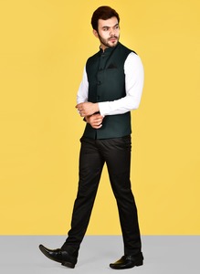 Veste de costume verte pour homme de marque en gros pour les occasions spéciales, les mariages et les soirées, disponible à la vente - Product Image 4