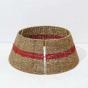 Collar de Árbol de Navidad Tejido de Ratán de Alta Calidad, Hecho a Mano y Ecológico de Artex Dong Thap, con Ribete Rojo - Product Image 3