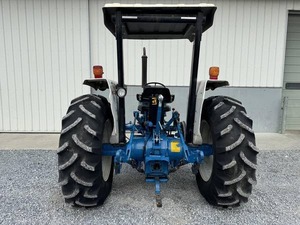 Tractor de Ruedas Ford 4610 Usado de 1986, Motor de 55HP, Utilitario Agrícola con Toldo para Trabajos Agrícolas - Product Image 3