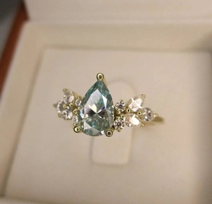 Bague de fiançailles Moissanite bleu glace 2.50 Ctw taille poire Moissanite Cluster bague de mariage en argent sterling 925 bague de bride en diamant - Product Image 4