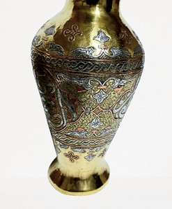 Vase en laiton décoratif classique Design floral en acrylique Cadeau parfait ou ajout de décoration intérieure à un prix raisonnable - Product Image 3