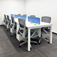 Poste de travail de bureau modulaire moderne pour 6 à 8 personnes avec écran de séparation bleu et armoire
