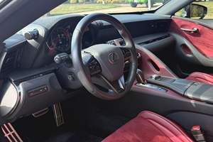 Lexus LC 500 2018 Usado, 31300 Millas, Motor V8 de 5.0 Litros, Equipamiento Completo, Interior Rojo Rioja - Product Image 4