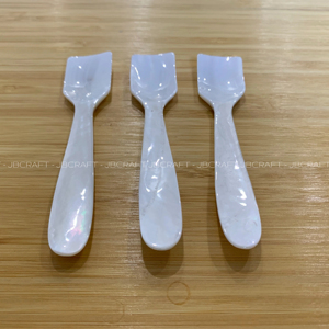 Cuillère en nacre rose, cuillère à caviar taille 12cm à plat H04 parfaite pour servir du caviar premium fait à la main Vietnam - Product Image 1