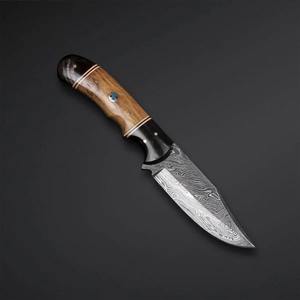 Couteaux d'extérieur à lame en acier damassé faits à la main avec manche en bois d'olivier de qualité personnalisable pour la chasse au camping Skinner. - Product Image 2