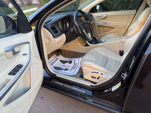 Voiture d'occasion de qualité abordable, Volvo S-60 T6 2014, conduite à gauche - Product Image 4