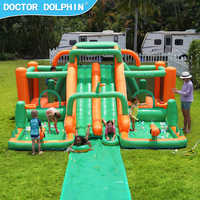 Toboggan aquatique gonflable multifonctionnel pour l'extérieur avec deux canons à eau, qualité vérifiée avant expédition