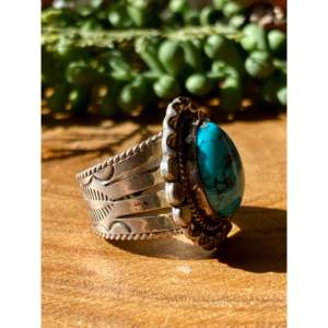 Anillo con Bisel Hecho a Mano por Navajo con Turquesa Kingman, Plata de Ley, Chapado en Oro Rosa de 18K, Talla 9.5, Regalo, Marca Privada 'IS', Licencia - Product Image 3