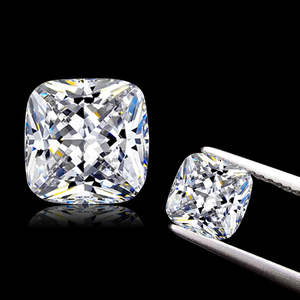 Diamant Moissanite Certifié D VVS1 Coupe Coussin, Produit Non Monté - Product Image 1