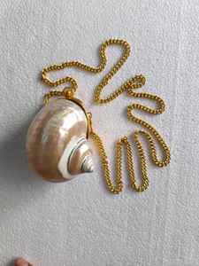 Embragues de concha de mar natural hechos a medida hechos a mano para el encanto costero para bodas en la playa o estilo de inspiración tropical - Product Image 6